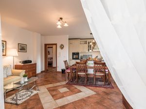 23931810-Ferienwohnung-4-Sutomišćica-300x225-1