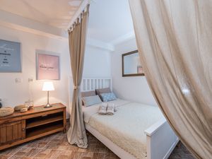 23931811-Ferienwohnung-4-Sutomišćica-300x225-3