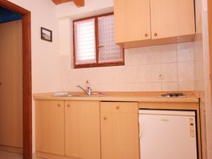 18688668-Ferienwohnung-3-Sutomišćica-300x225-2