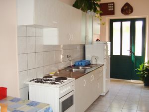 18323003-Ferienwohnung-4-Sućuraj-300x225-2