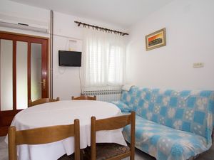 18521944-Ferienwohnung-4-Sućuraj-300x225-1