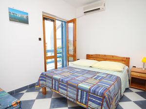 19096463-Ferienwohnung-2-Sućuraj-300x225-0