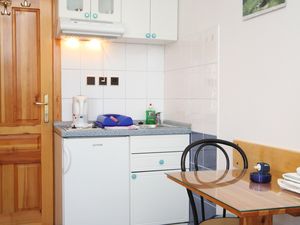 19096463-Ferienwohnung-2-Sućuraj-300x225-3