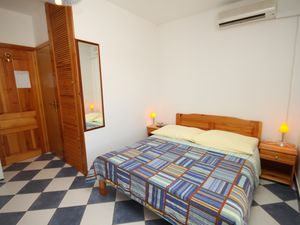 19096499-Ferienwohnung-2-Sućuraj-300x225-0