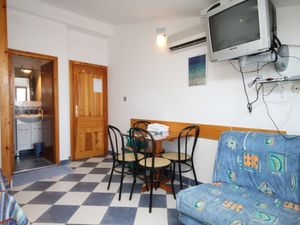 19106977-Ferienwohnung-3-Sućuraj-300x225-1