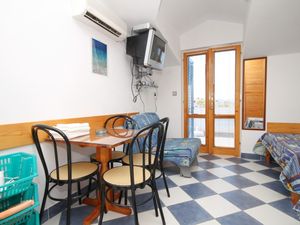 19106977-Ferienwohnung-3-Sućuraj-300x225-2