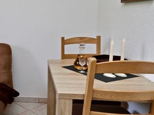 19214653-Ferienwohnung-3-Sućuraj-300x225-2