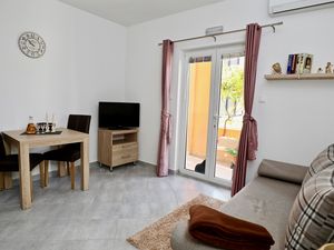 19214615-Ferienwohnung-3-Sućuraj-300x225-2