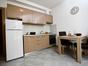 19214615-Ferienwohnung-3-Sućuraj-300x225-3