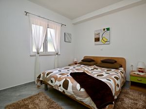 19214615-Ferienwohnung-3-Sućuraj-300x225-4