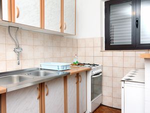 23929523-Ferienwohnung-5-Sućuraj-300x225-3