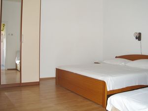 23925749-Ferienwohnung-4-Sućuraj-300x225-5