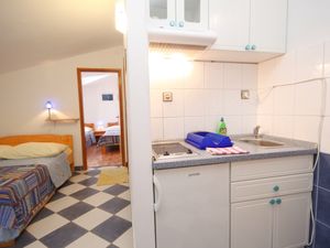 23927416-Ferienwohnung-4-Sućuraj-300x225-4