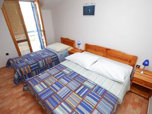 23927416-Ferienwohnung-4-Sućuraj-300x225-5