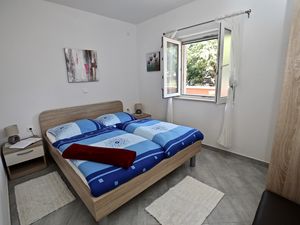 23931135-Ferienwohnung-3-Sućuraj-300x225-4