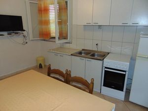 23931615-Ferienwohnung-6-Sućuraj-300x225-1