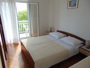 23931615-Ferienwohnung-6-Sućuraj-300x225-5