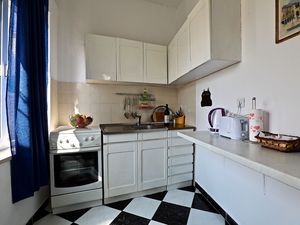 23932489-Ferienwohnung-4-Sućuraj-300x225-3