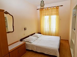 23932489-Ferienwohnung-4-Sućuraj-300x225-4