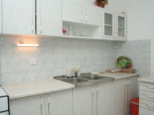 23925751-Ferienwohnung-4-Sućuraj-300x225-3