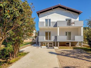 23945230-Ferienwohnung-5-Sveti Filip I Jakov-300x225-0