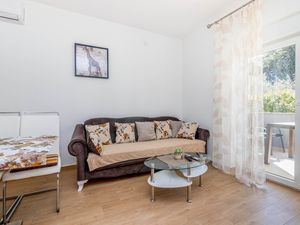 23945230-Ferienwohnung-5-Sveti Filip I Jakov-300x225-5