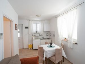 23955008-Ferienwohnung-4-Sveti Filip I Jakov-300x225-2