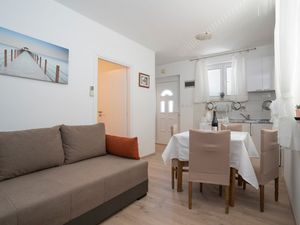 23955008-Ferienwohnung-4-Sveti Filip I Jakov-300x225-3