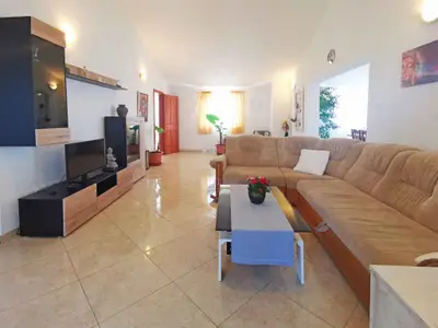 Ferienwohnung für 5 Personen (150 m²) in Sveti Lovreč Pazenatički 9/10