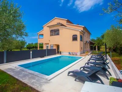 Ferienwohnung für 8 Personen (119 m²) in Sveti Lovreč 1/10