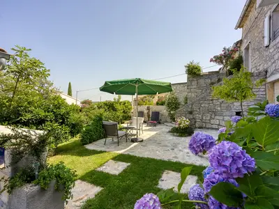 Ferienwohnung für 2 Personen (50 m²) in Sveti Lovreč Pazenatički 4/10