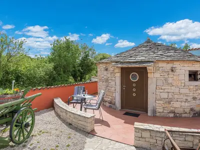 Ferienwohnung für 2 Personen (27 m²) in Sveti Lovreč Pazenatički 9/10