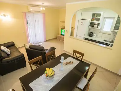 Ferienwohnung für 4 Personen (54 m²) in Sveti Lovreč 1/10