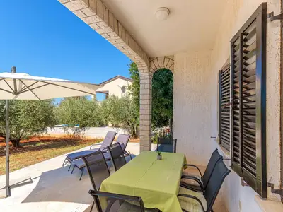 Ferienwohnung für 5 Personen (100 m²) in Sveti Lovreč Pazenatički 5/10