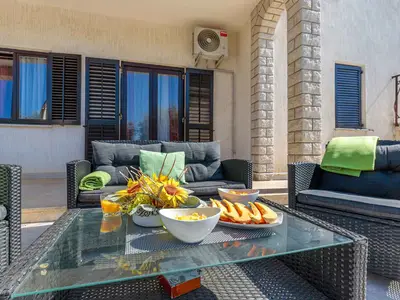 Ferienwohnung für 5 Personen (100 m²) in Sveti Lovreč Pazenatički 6/10