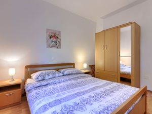 23849918-Ferienwohnung-6-Sveti Lovreč-300x225-4