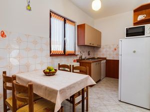 22219177-Ferienwohnung-6-Svetvinčenat-300x225-5