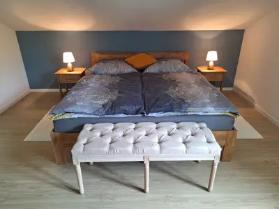 Erstes Schlafzimmer