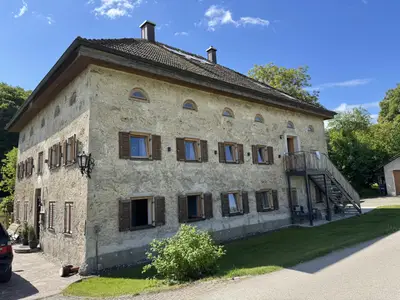 Burg 2 Außenansicht Tag