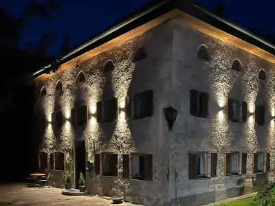 Burg2 Außenansicht Nacht
