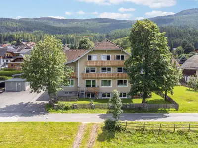 Außenseite Ferienhaus [Sommer]