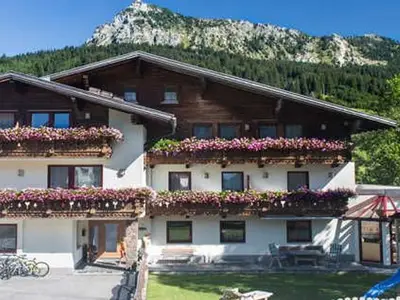 Ferienwohnung für 6 Personen (75 m²) in Tannheim 1/10