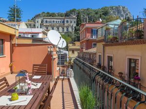 22920305-Ferienwohnung-4-Taormina-300x225-4