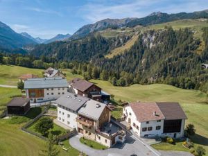 6940478-Ferienwohnung-5-Tarasp-300x225-0