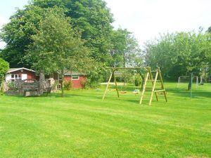 Unser Garten mit großem Spielplatz