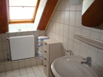 Badezimmer mit Dusche & WC