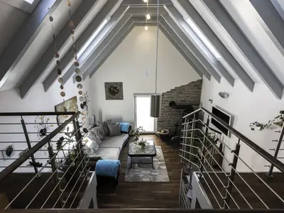 Blick von der Galerie in das Wohnzimmer