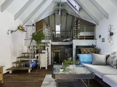 Blick vom Wohnzimmer auf die Galerie