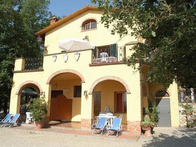 Ferienwohnung Fontana in dieser Villa, Erdgeschoss, Eingang und Terrasse