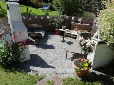 Garten mit Lounge und Grill